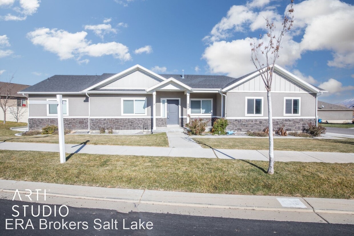 4 br, 2.5 bath House 585 Stone Way House Rental in Santaquin, UT