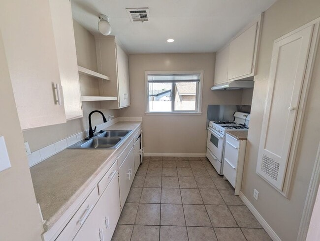Building Photo - 4829 Gundry Ave