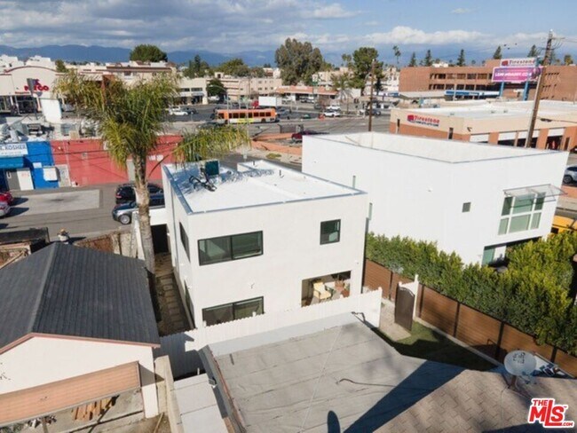 Foto del edificio - 17927 Santa Rita St