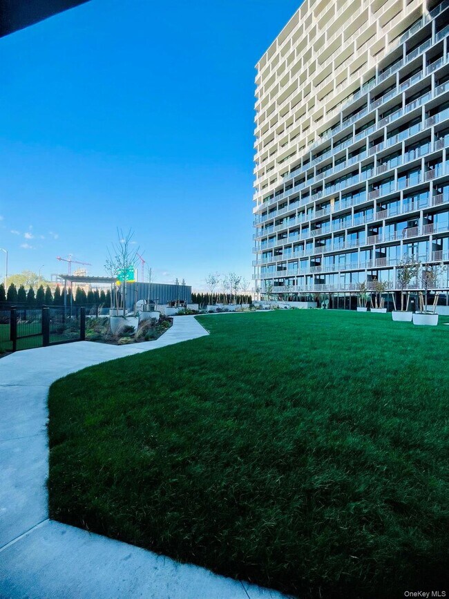 Building Photo - 131-05 40th Rd