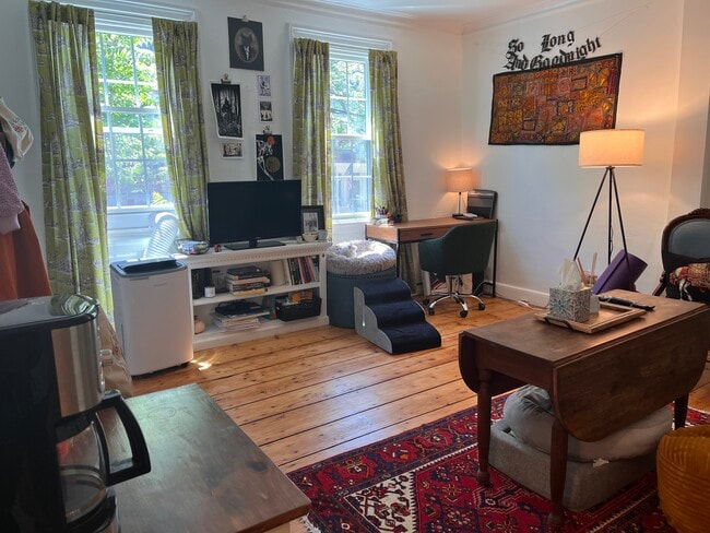 Living room - 74 John St