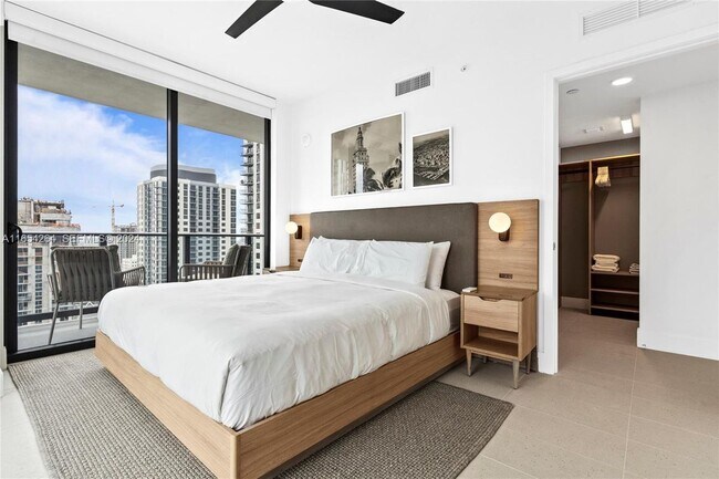 Foto del edificio - 601 NE 1st Ave