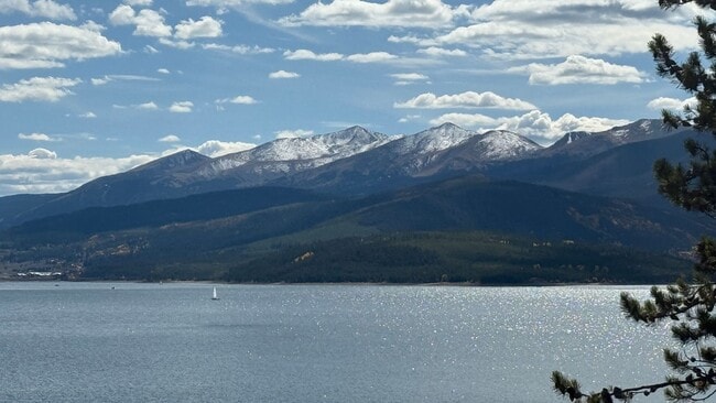 Building Photo - Marina Place 221