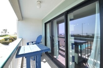 Building Photo - 6102 Seawall Blvd