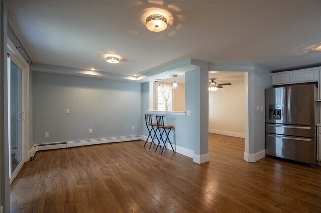 Building Photo - 420 Saratoga St