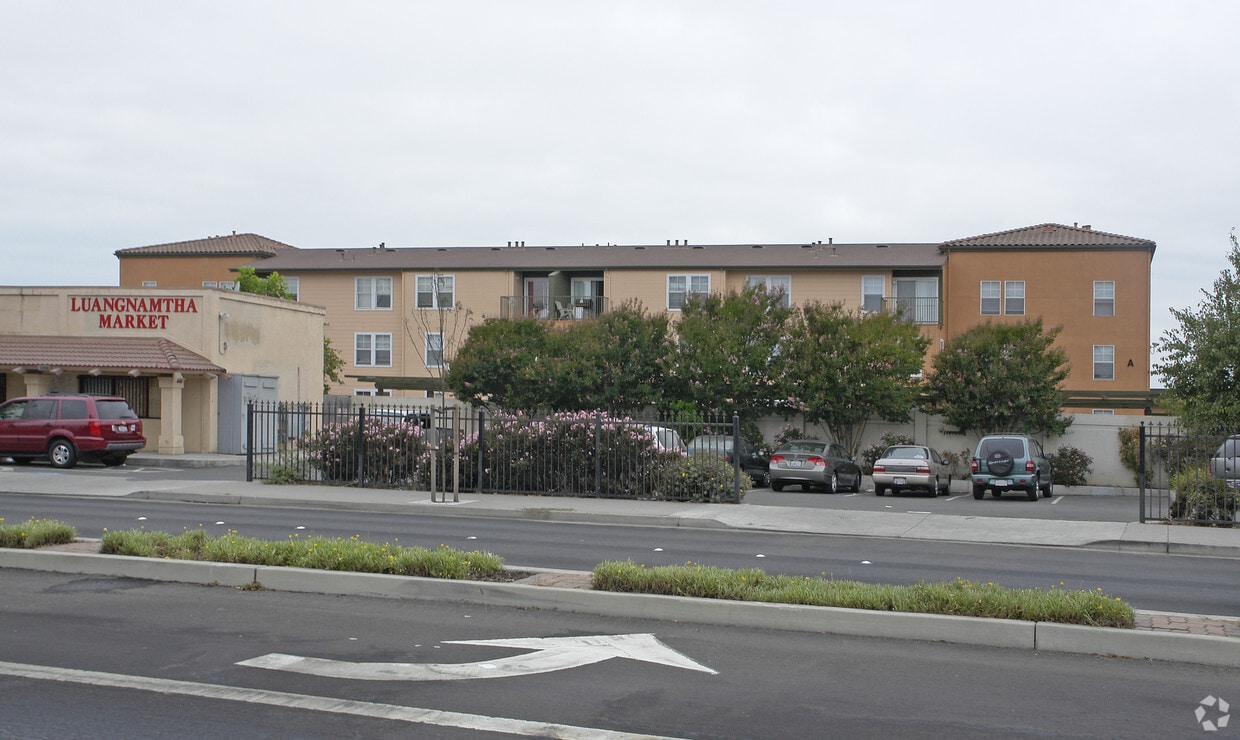 Rumrill Place Apartment Apartments in San Pablo, CA