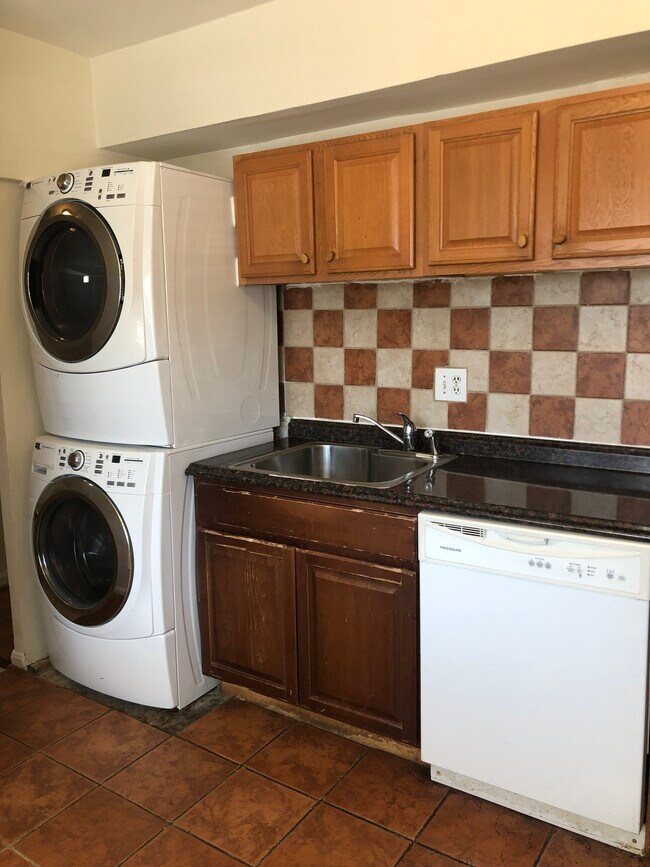 Washer & Dryer Unit - 10158 Cannon Ball Ct