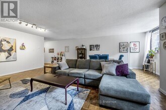 Building Photo - 15 McMurrich St