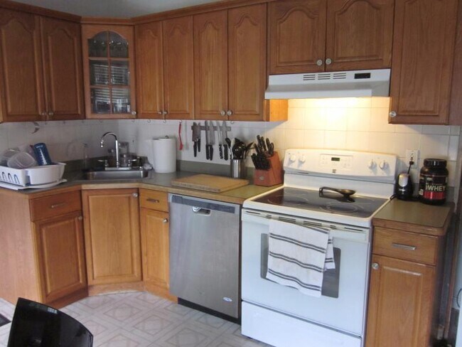 Building Photo - 255 Whitwell St