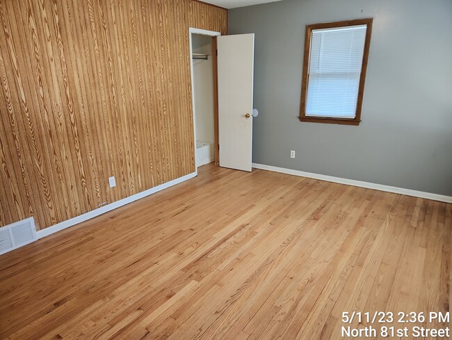 Building Photo - 5860 N 81st St
