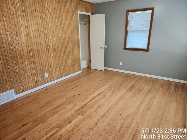Foto del edificio - 5860 N 81st St