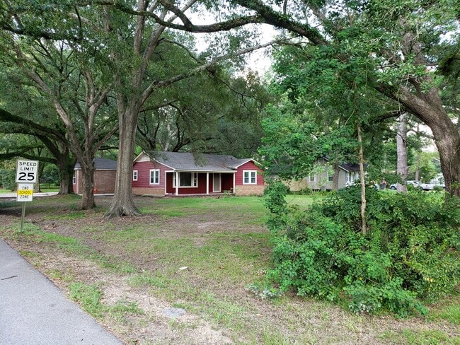 Building Photo - 6125 Kleinpeter Rd