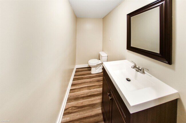 Building Photo - 5 br, 1.5 bath House - 1622 Mount Rose Ave