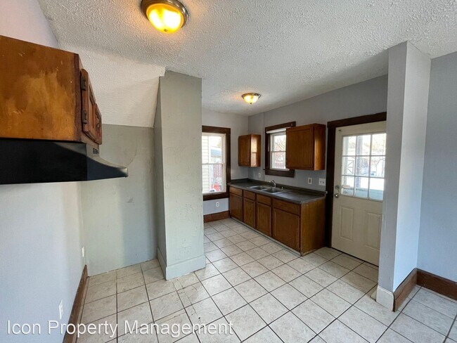 Foto del edificio - 3 br, 1 bath House - 3851 Fairmount Blvd