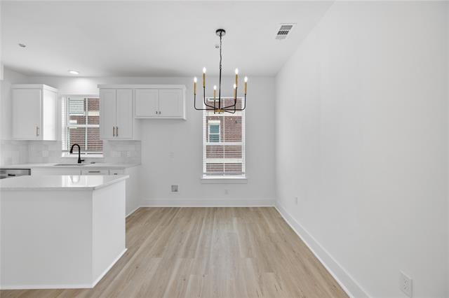 Building Photo - 206 S Village Way