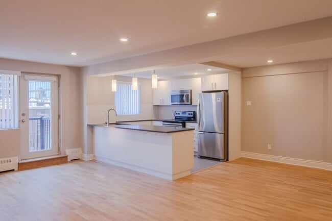 Building Photo - 3421 Rue Drummond