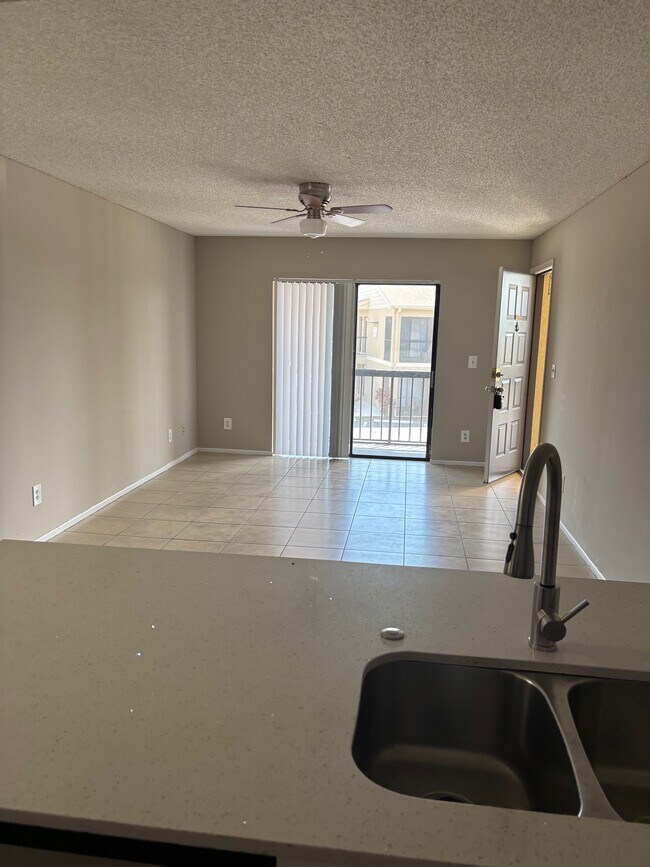 Foto del edificio - 5323 Summerlin Rd