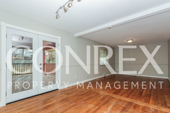 Building Photo - Stunning 3 Bedroom Brick Ranch