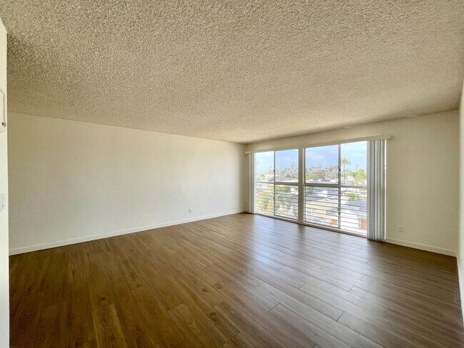 Foto del edificio - Perfect 2B/2BA Condo 1 Block from Ocean Be...