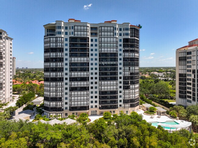 8960 Bay Colony Dr. Nápoles, FL 34108-0760 - Toscana at Bay Colony