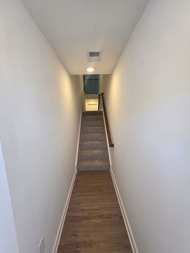 Building Photo - 1806 Canterbury Dr