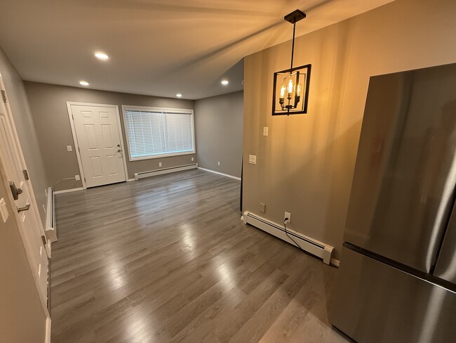 Building Photo - 609 Irwin St