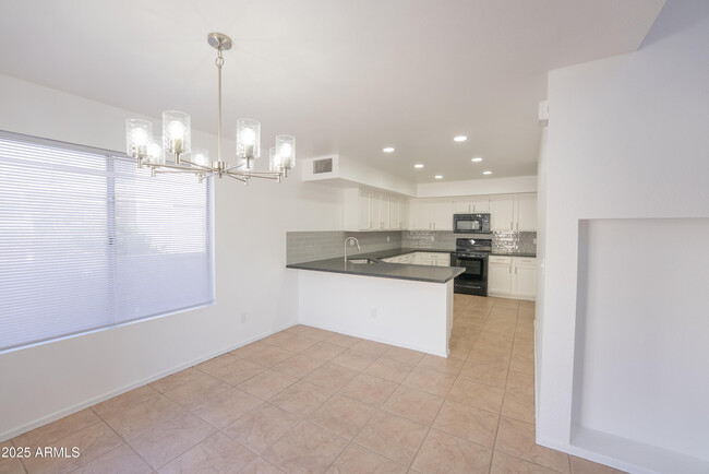 Building Photo - 413 S Sunrise Dr