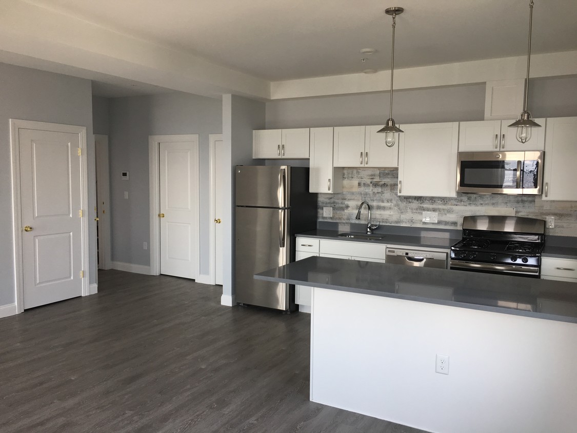 Primary Photo - 11 & 17 Beach Road Apartments!!