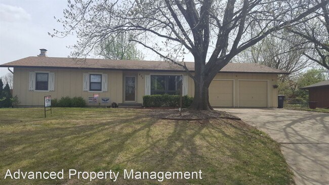 Foto del edificio - 5 br, 2.5 bath House - 405 Warner Park Rd.
