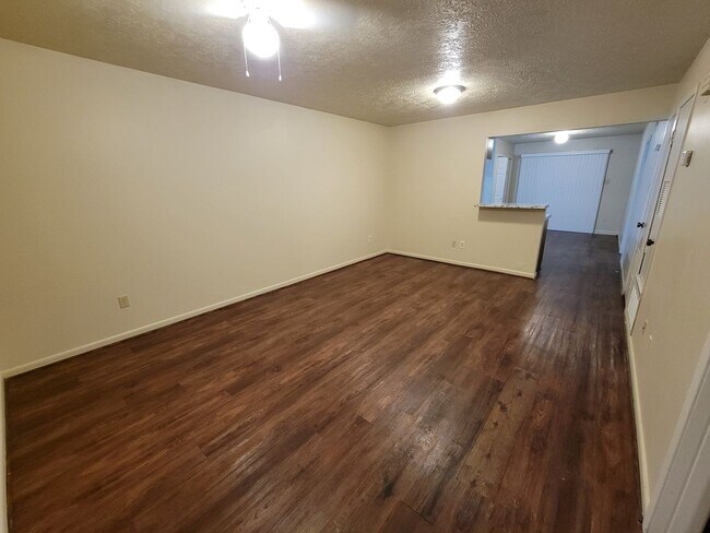 Foto del edificio - College Station - 2 bedroom - 1.5 Bath dow...