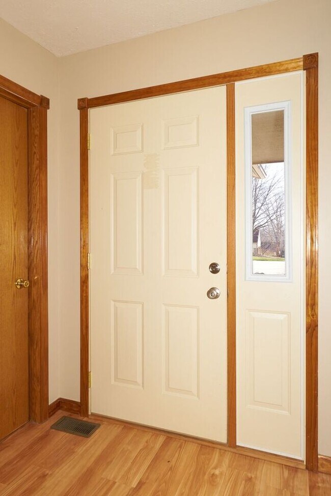 Foto del edificio - 3 Bedroom 2 Full Bath in a Lovely Setting ...