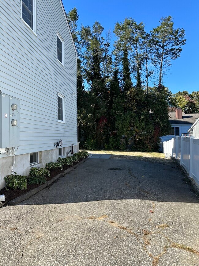 44 Hillside Ave, New Canaan, CT 06840 Room for Rent in New Canaan, CT