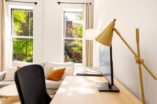 Foto del edificio - 317 W 48th St