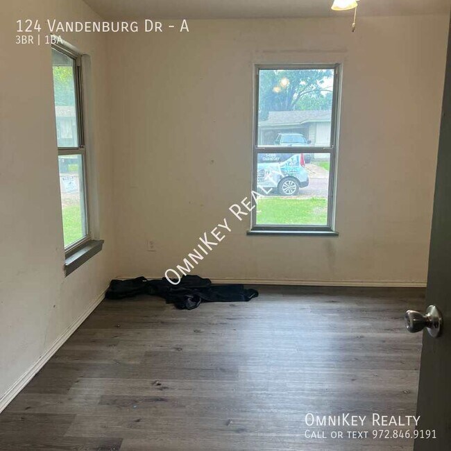 Foto del edificio - 124 Vandenburg Dr