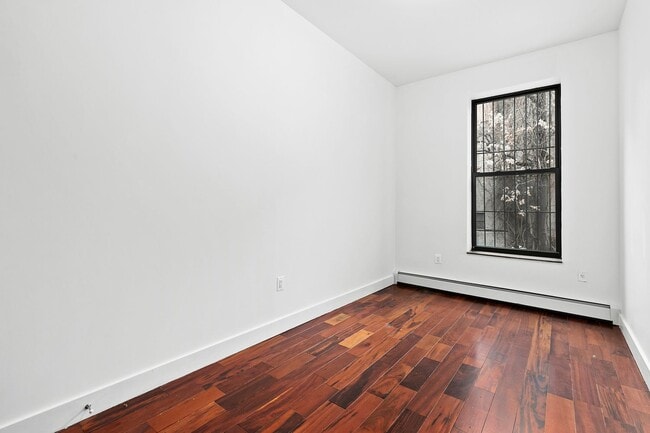 Building Photo - 205 E 115th St