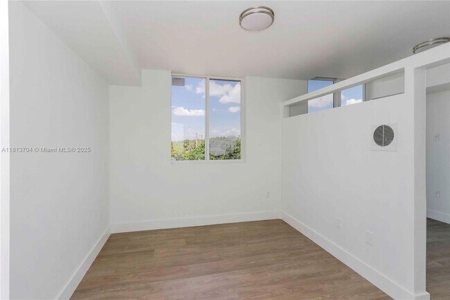 Foto del edificio - 1620 NW 18th St