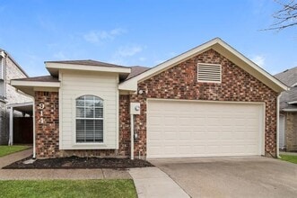 Building Photo - 914 Plantation Dr