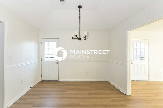 Building Photo - 3 Bedroom Pet-Friendly Home in MEMPHIS, TN with Main Street Renewal