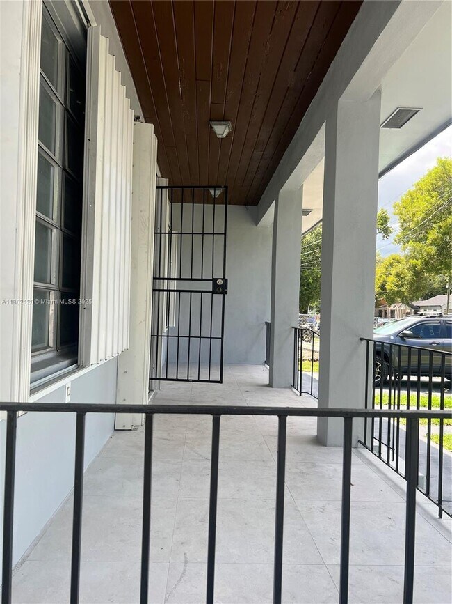 Foto del edificio - 1444 NW 38th St