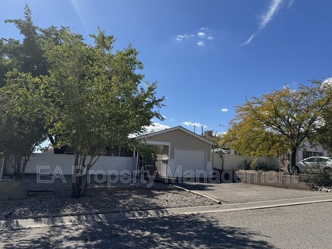 Building Photo - 4830 Aquamarine Dr NE