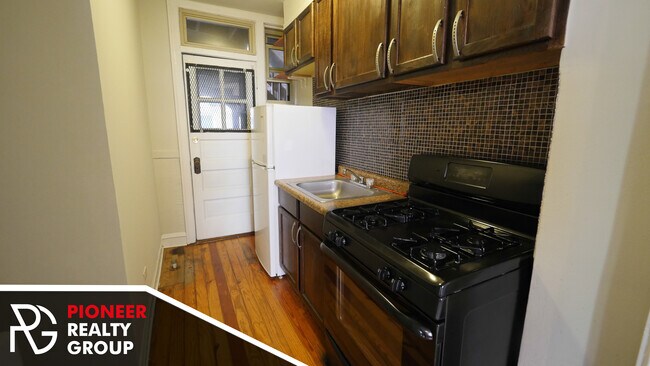 Building Photo - 435 W Surf St
