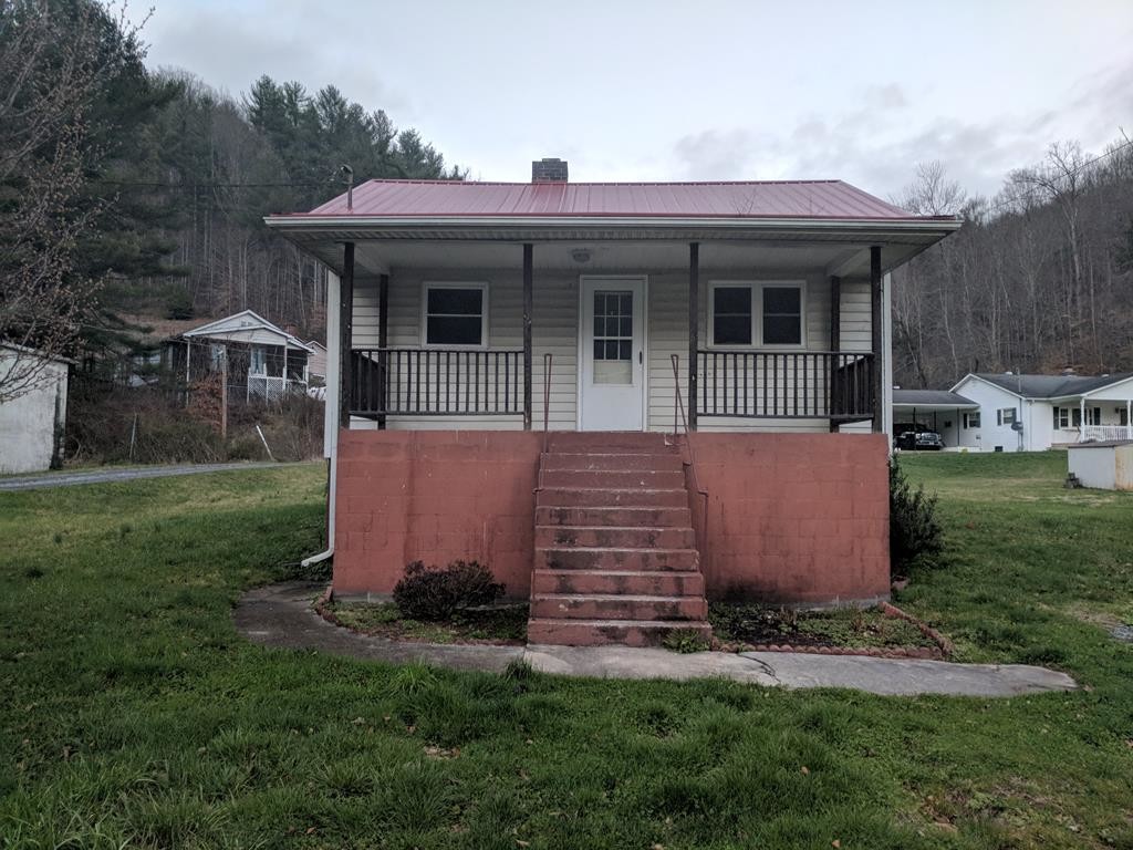 Primary Photo - 62 BLACKSTONE Ln