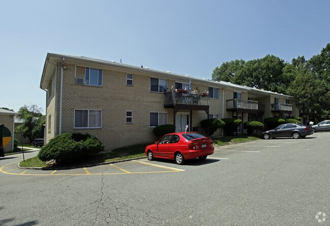 Building Photo - Redstone Gardens