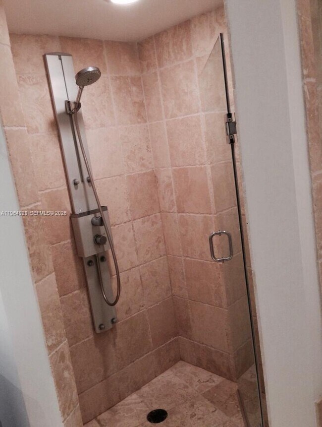 Foto del edificio - 18201 Collins Ave