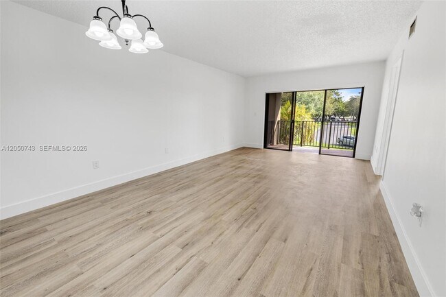Building Photo - 210 W Park Dr