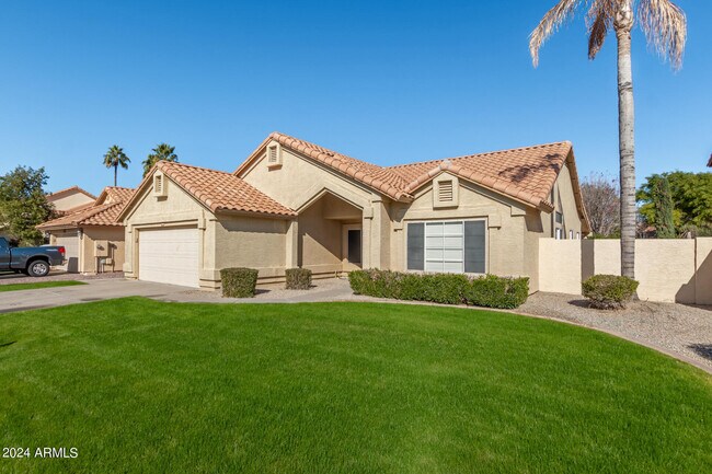 Building Photo - 2350 W Myrtle Dr