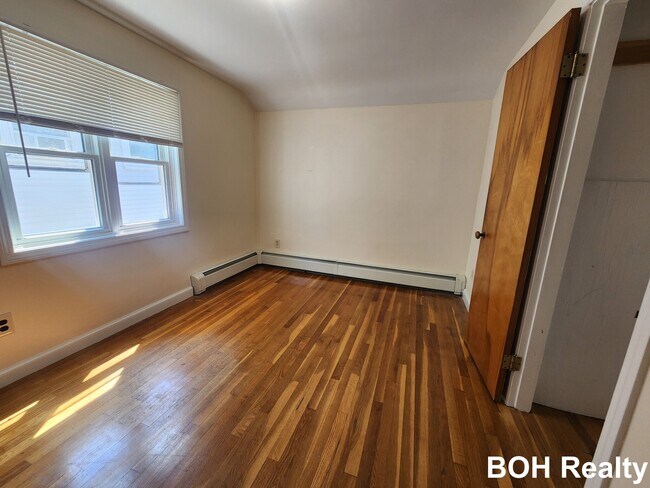 Building Photo - 30 Baker St