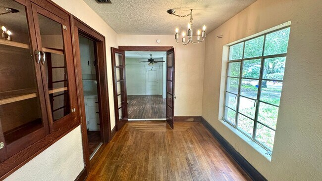 Building Photo - Now Leasing for Fall!  Close to UF!  3 Bed...