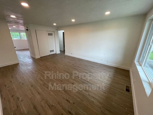 Building Photo - 273-285 E Whitlock Ave