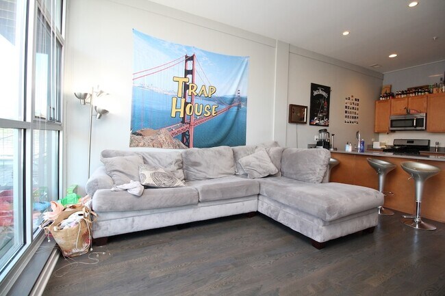 Foto del edificio - 1540 W Fullerton Ave